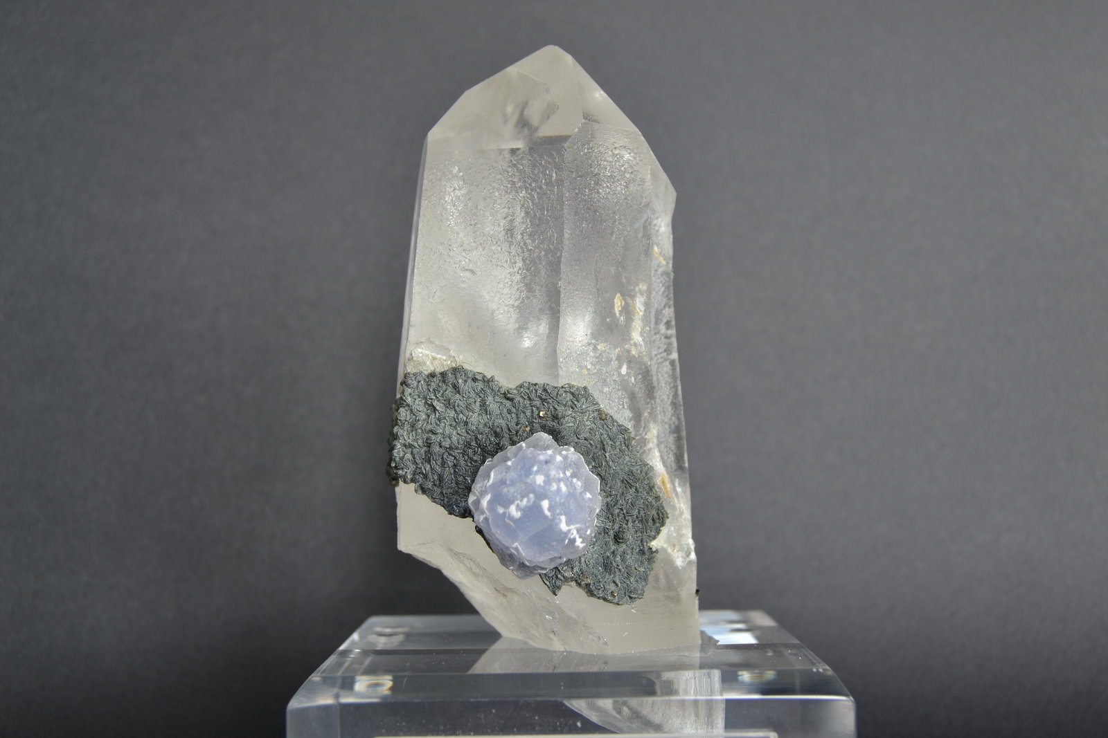 Cuarzo y Fluorita
11,5 x 5,8 x 5 cm
(Autor: Raúl S. Llorente)
