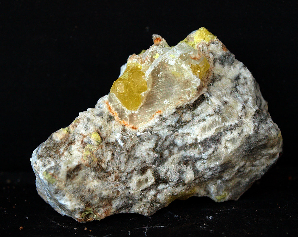Azufre
6.5 x 4.5 cm
(Autor: Pedro Antonio)