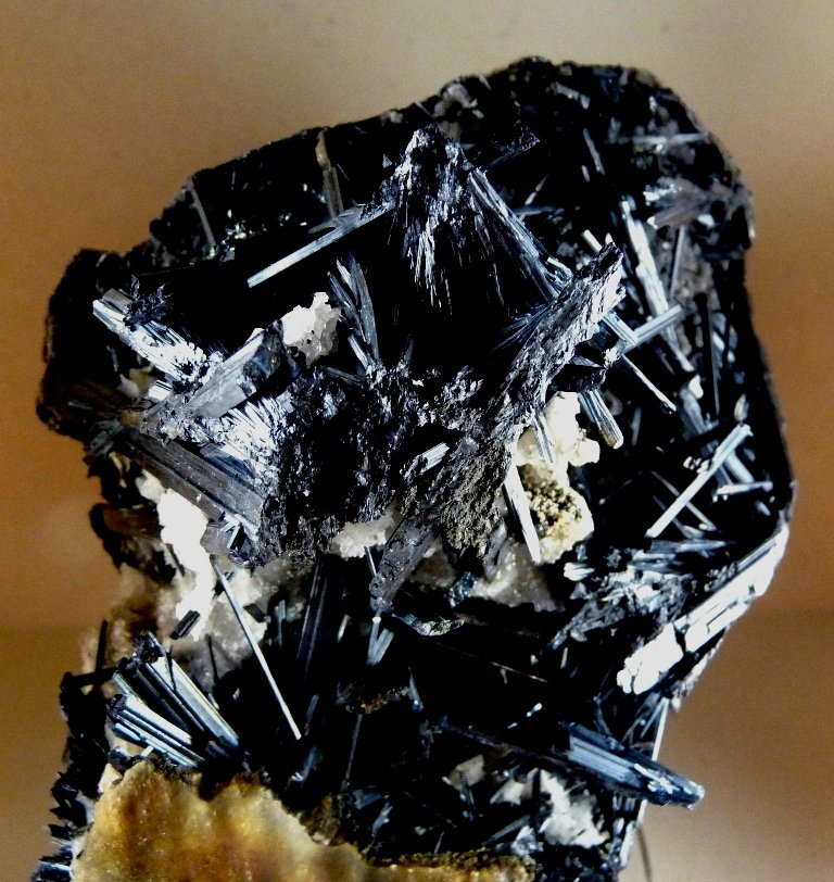 Stibnita (Estibina)
110x100 mm.
(Autor: Jesus Franquesa Baucells)