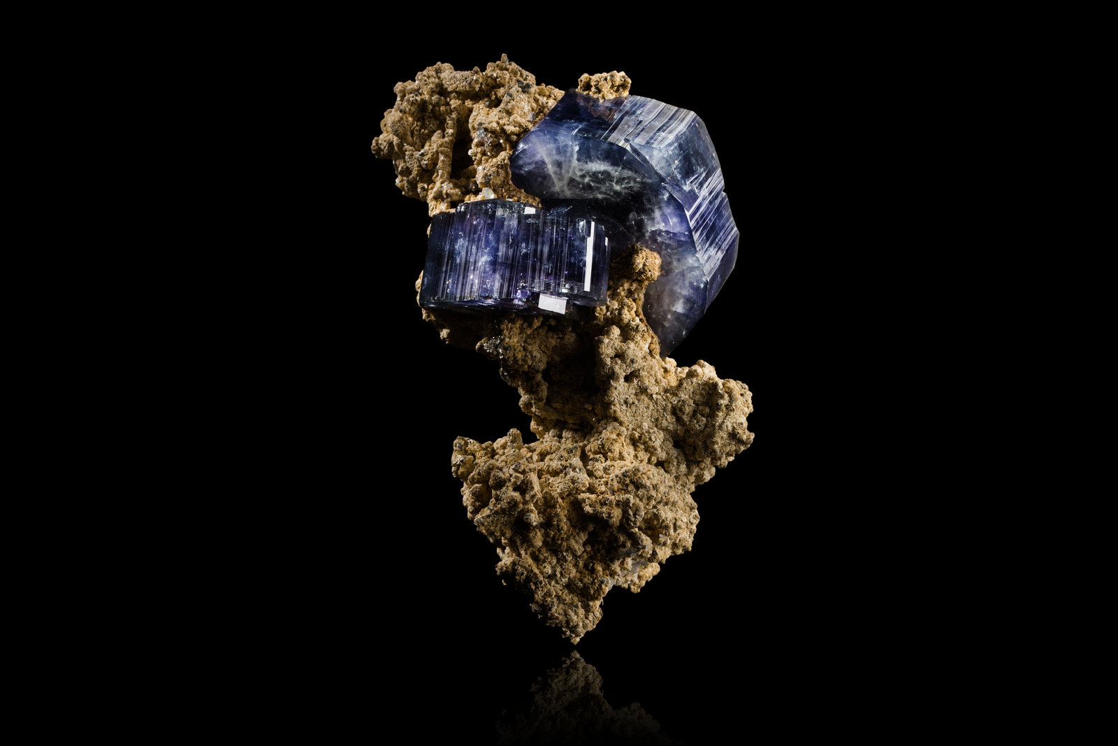 Fluorapatito (Grupo Apatito) con Siderita y Cuarzo
13 x 11 x 20,5 cm
(Autor: Museo MIM)