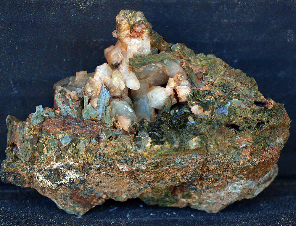 Epidota
10 x 6 cm
(Autor: Pedro Antonio)