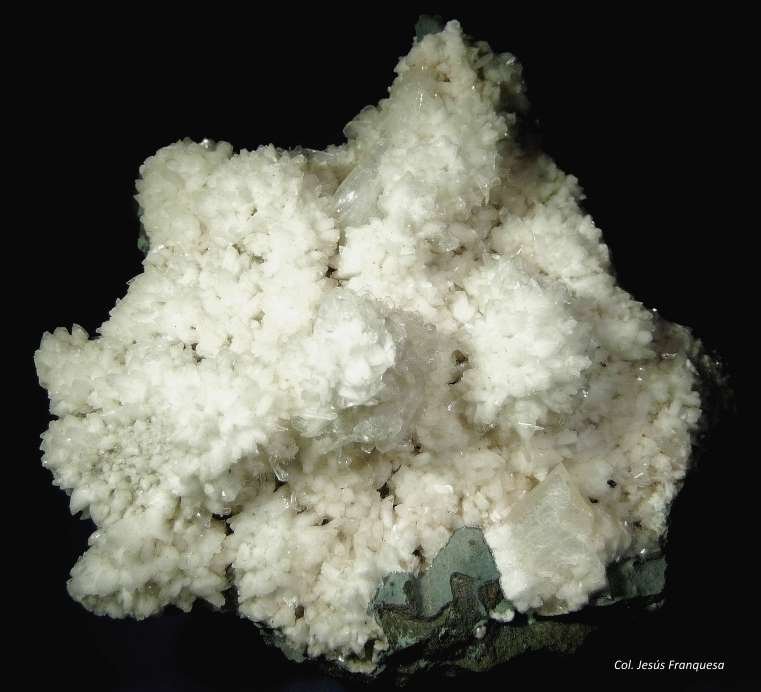 Fluorapophyllita-(K) (Apofilita) y Stilbita-Ca (Estilbita-Ca).
100x100 mm.
(Autor: Jesus Franquesa Baucells)