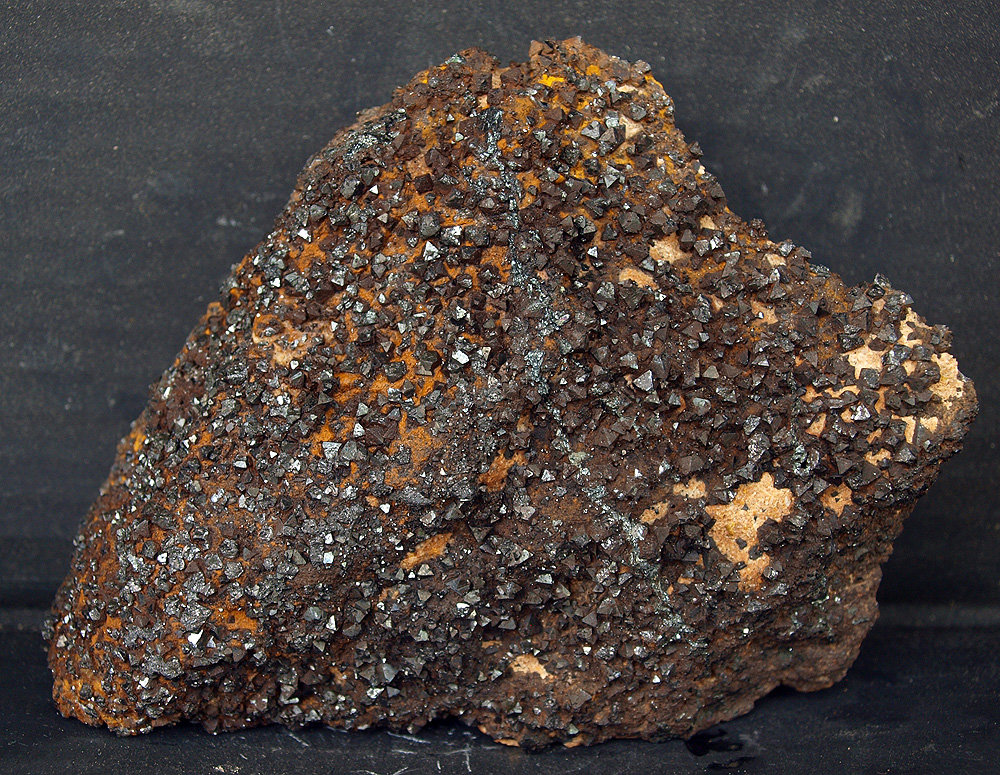 Magnetita
12 x 9.5 cm
(Autor: Pedro Antonio)