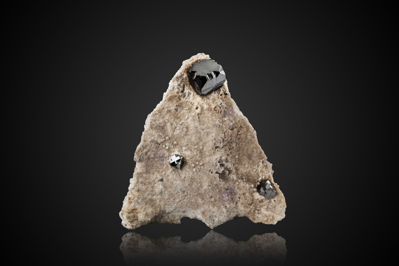 Bixbyita
7 x 5 x 7,5 cm
(Autor: Museo MIM)