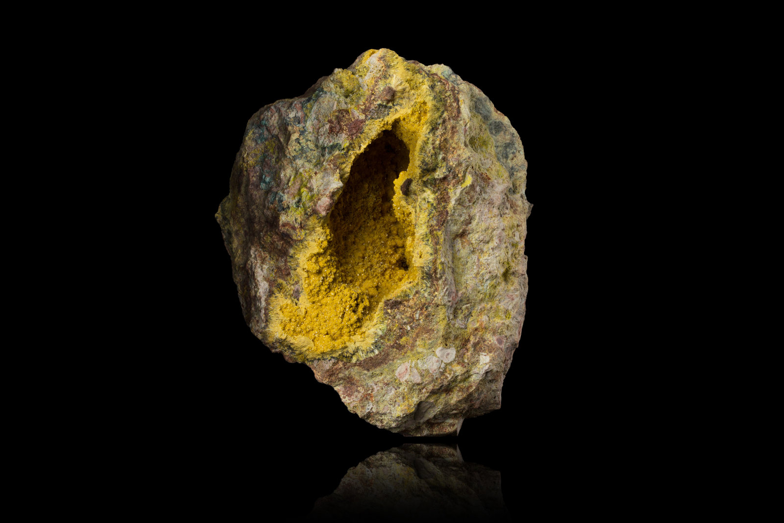 Soddyita
13 x 8 x 10 cm
(Autor: Museo MIM)