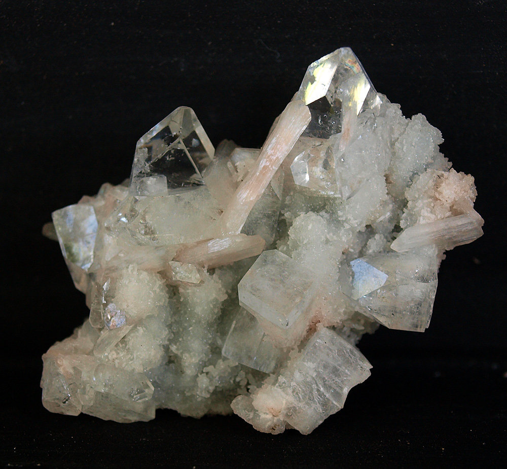 Fluorapophyllita-(K) (Apofilita)
5 x 3.5 cm
(Autor: Pedro Antonio)