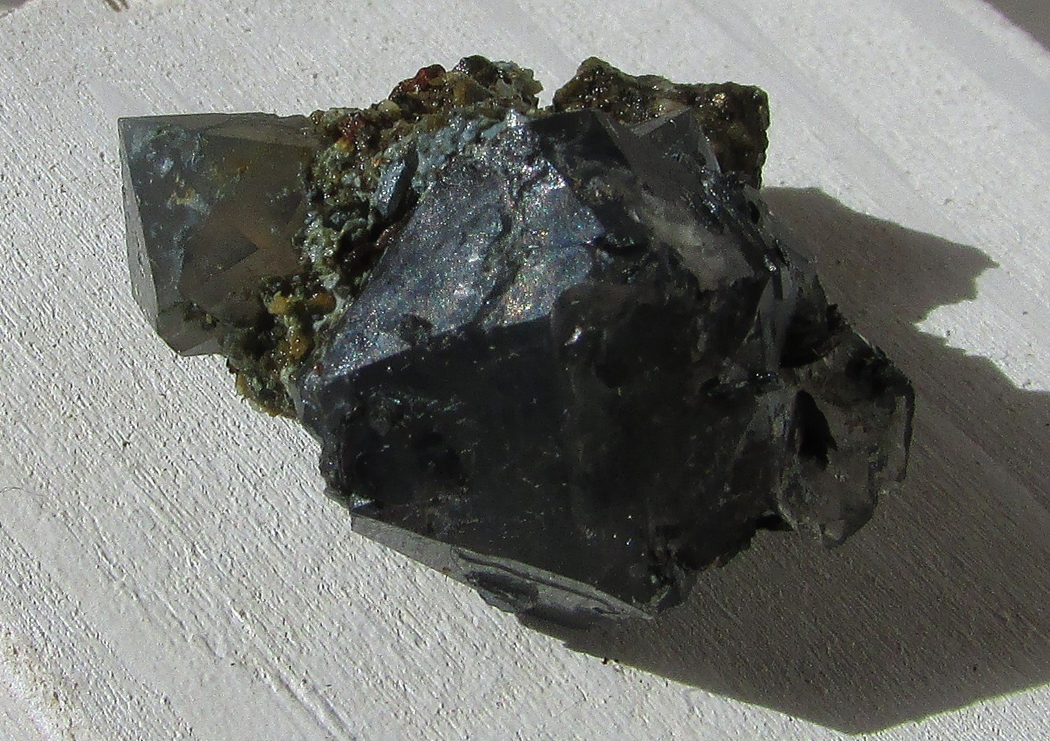 Cuarzo (variedad cuarzo azul)
19 x 14 mm. el cristal mayor.
(Autor: Jordi Franco)