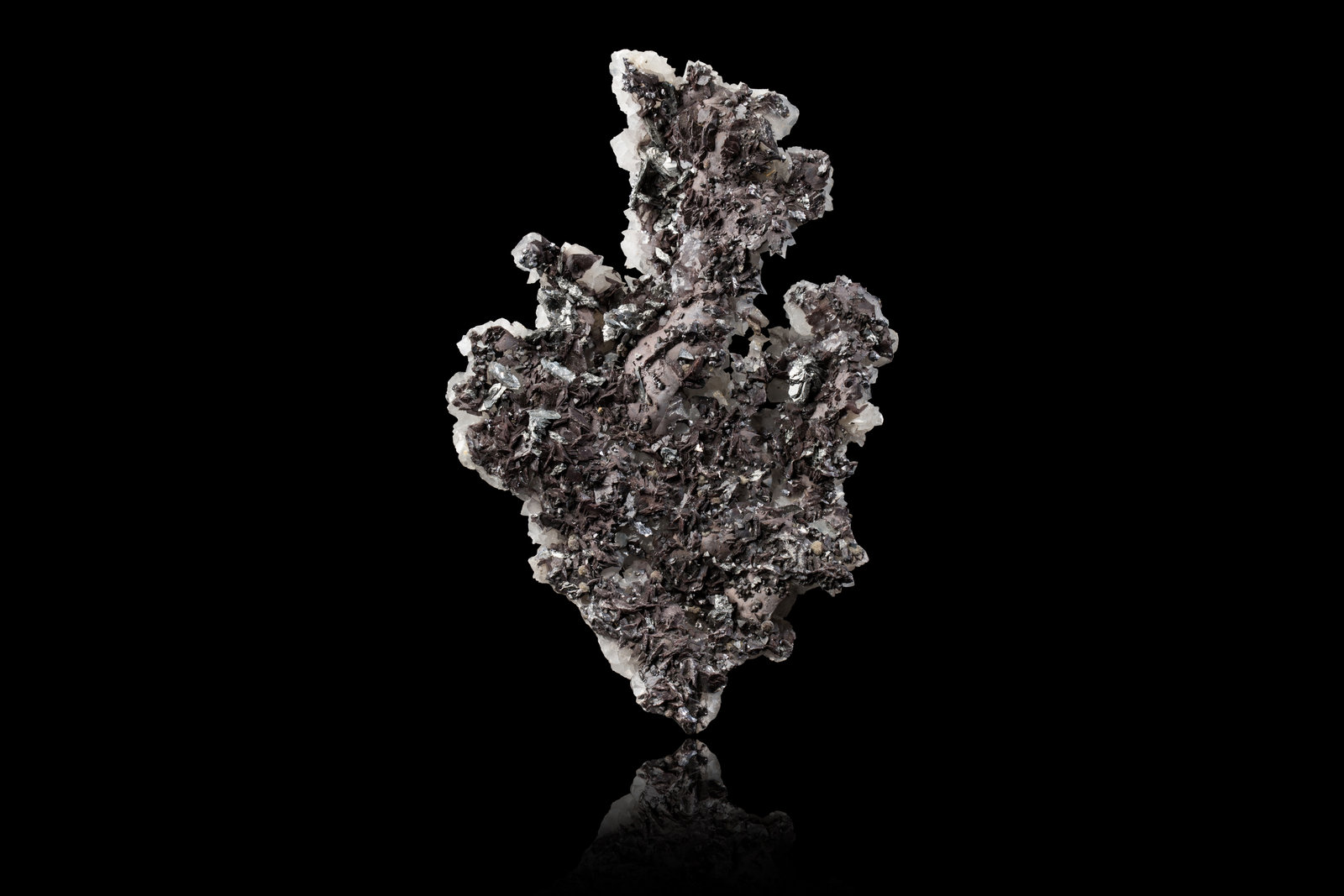 Semseyita con Calcita y Freibergita
12,5 x 3,5 x 20 cm
(Autor: Museo MIM)