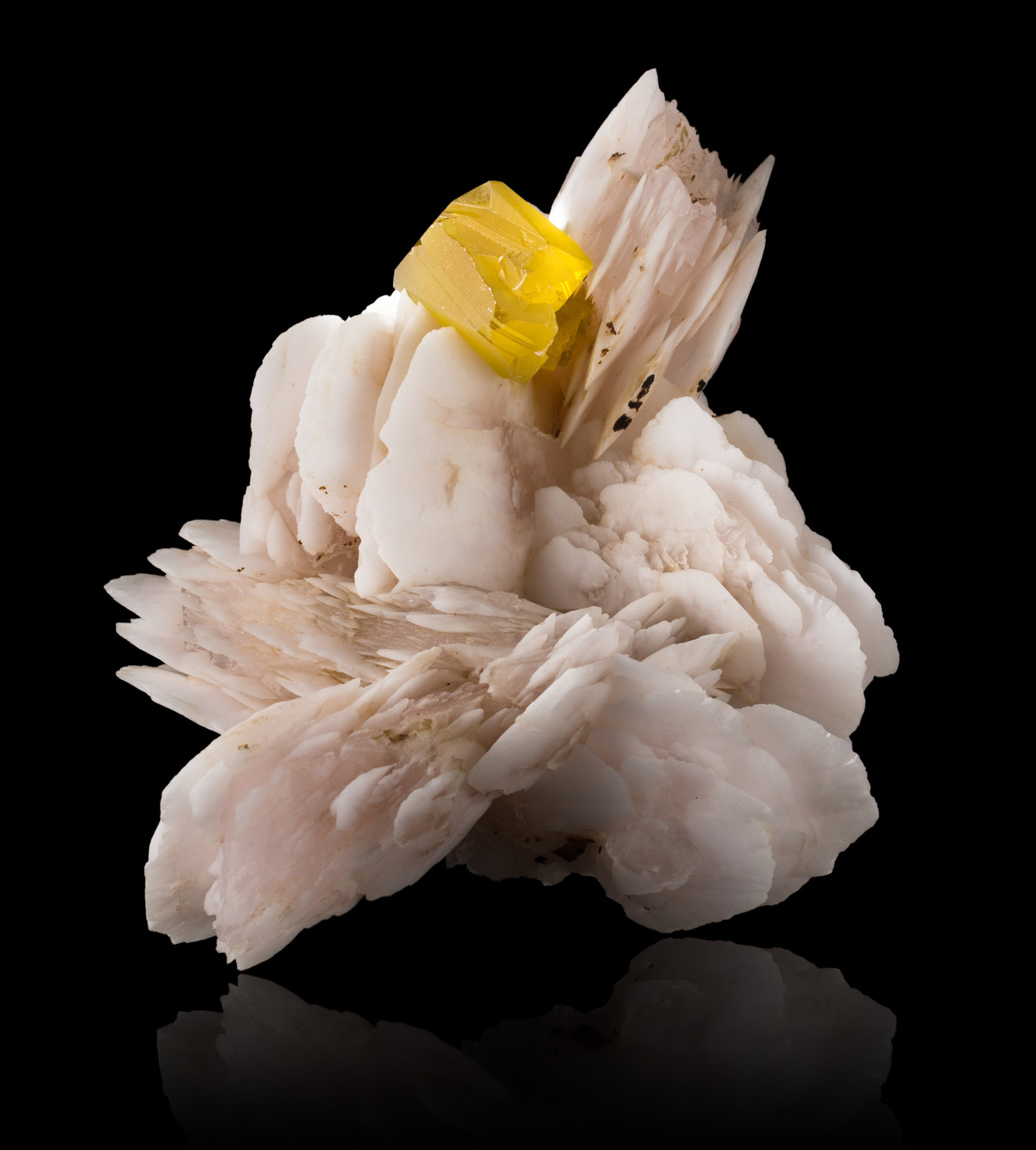 Esfalerita con Calcita
13,5 x 18 x 9 cm
(Autor: Museo MIM)
