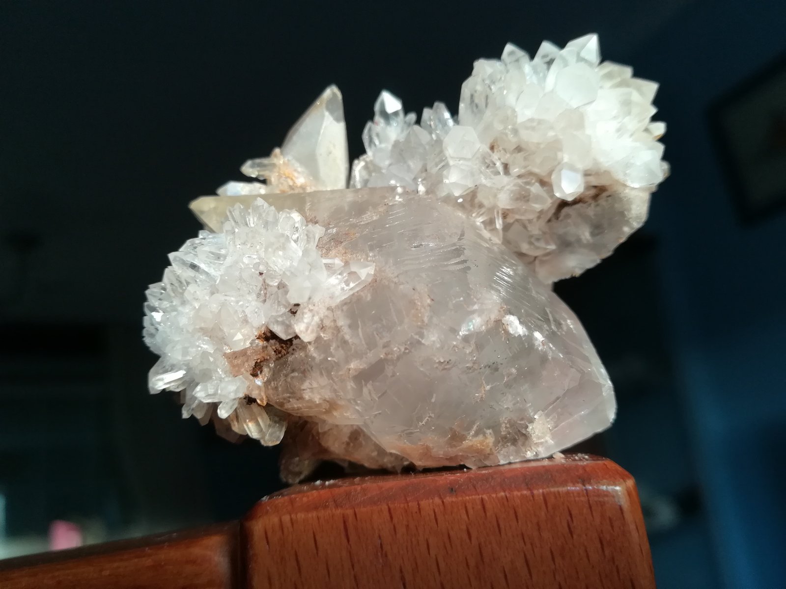 Calcita, Cuarzo.
6 x 6 cm.
(Autor: Rafael varela olveira)
