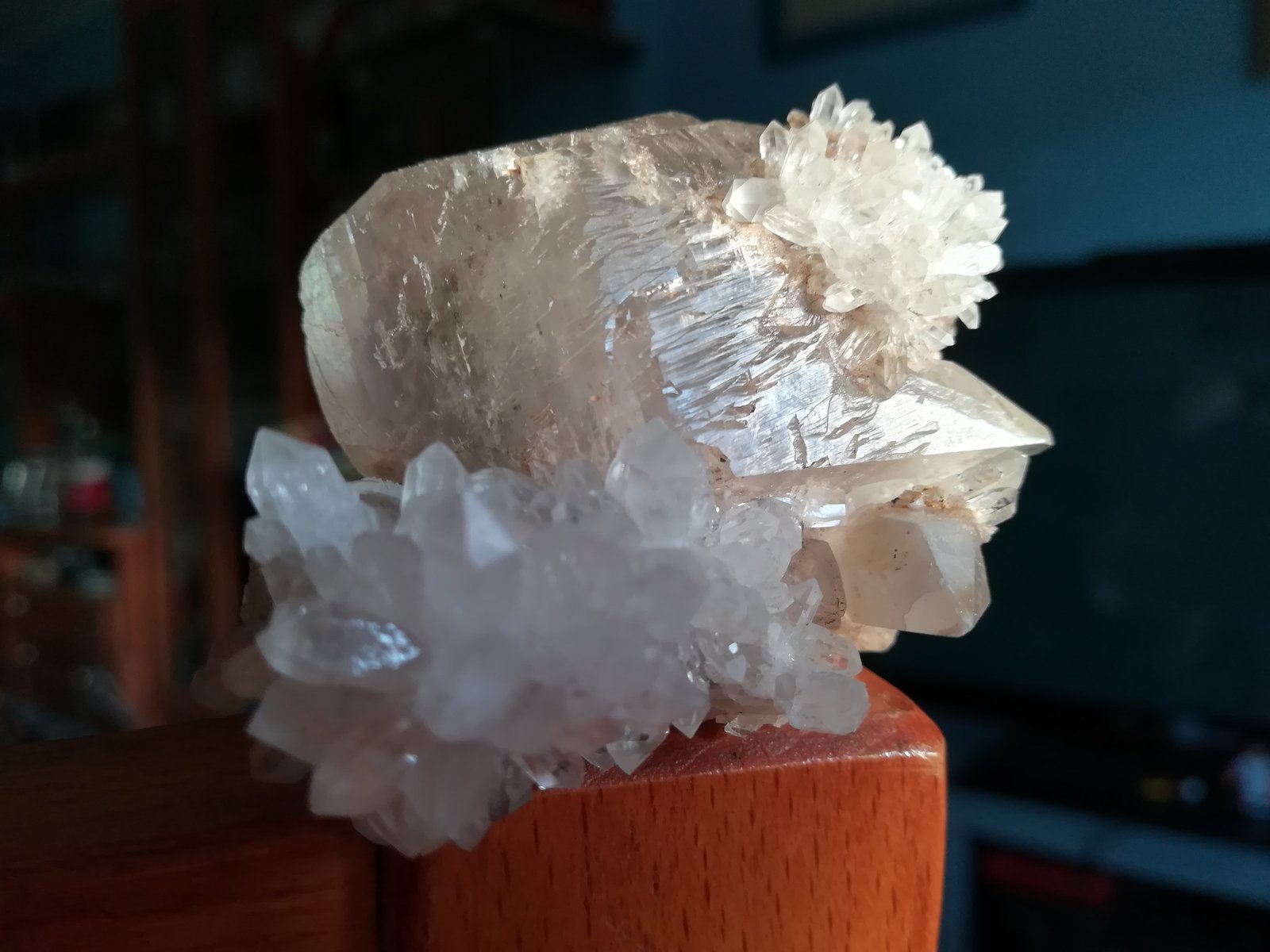 Calcita, Cuarzo.
6 x 6 cm.
(Autor: Rafael varela olveira)