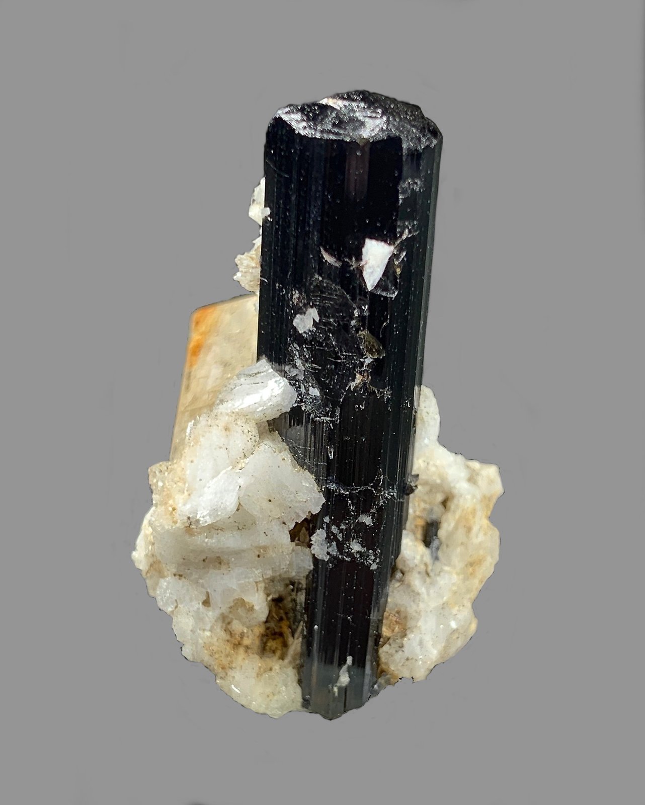 Schorlo (Grupo Turmalina), Albita, Feldespato
3,9 x 3,1 cm.
(Autor: Xavier bordas)