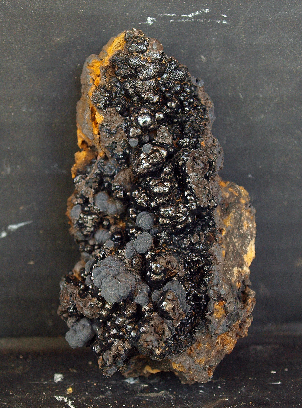 óxidos de manganeso y Goethita
8 x 4.5 cm
(Autor: Pedro Antonio)