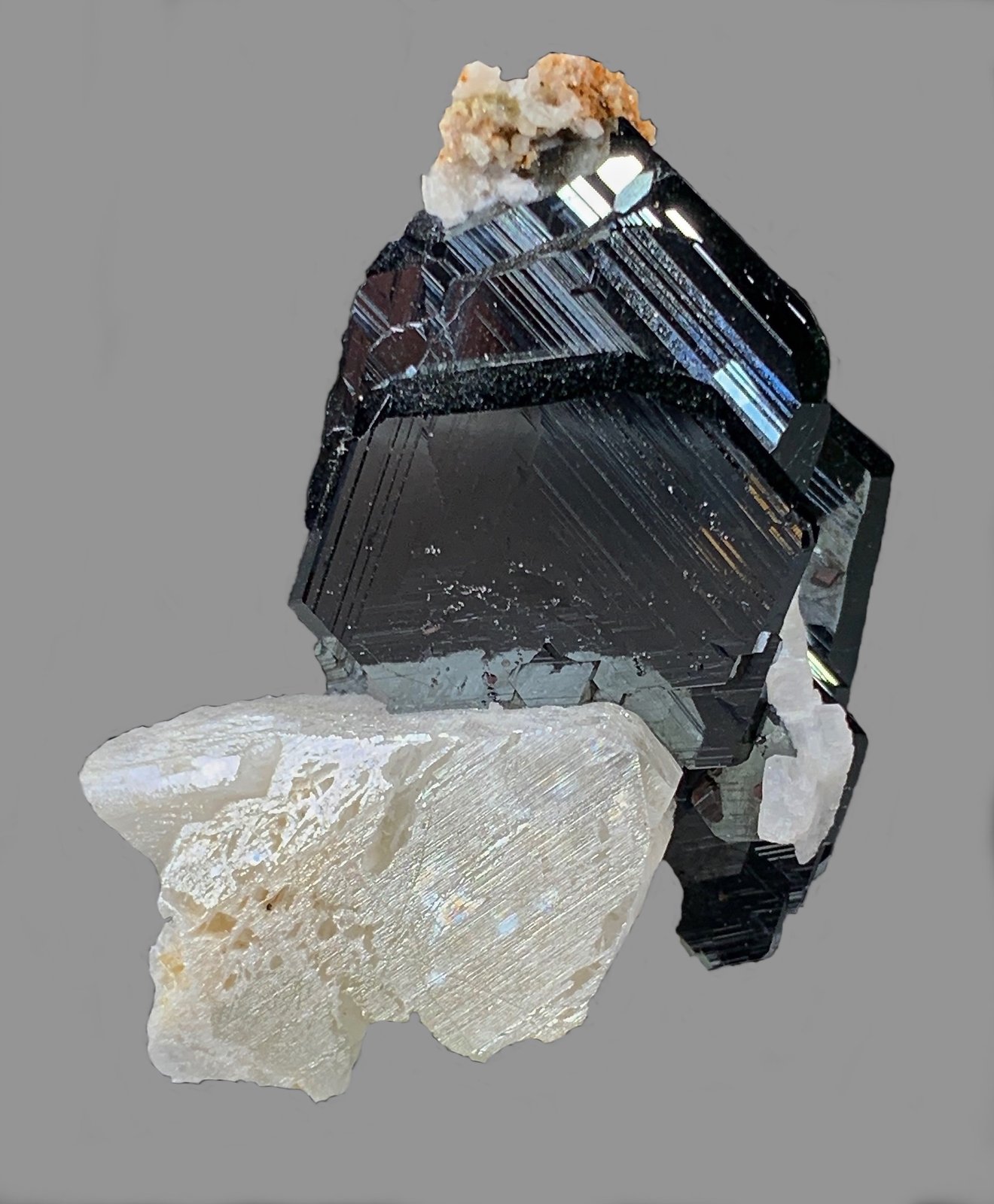 Hematites, Albita
4,2 x 3.2 cm.
(Autor: Xavier bordas)