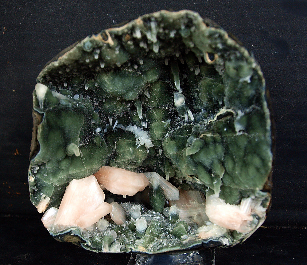 Cuarzo (variedad calcedonia), Stilbita-Ca (Estilbita-Ca)
11 x 11 cm
(Autor: Pedro Antonio)