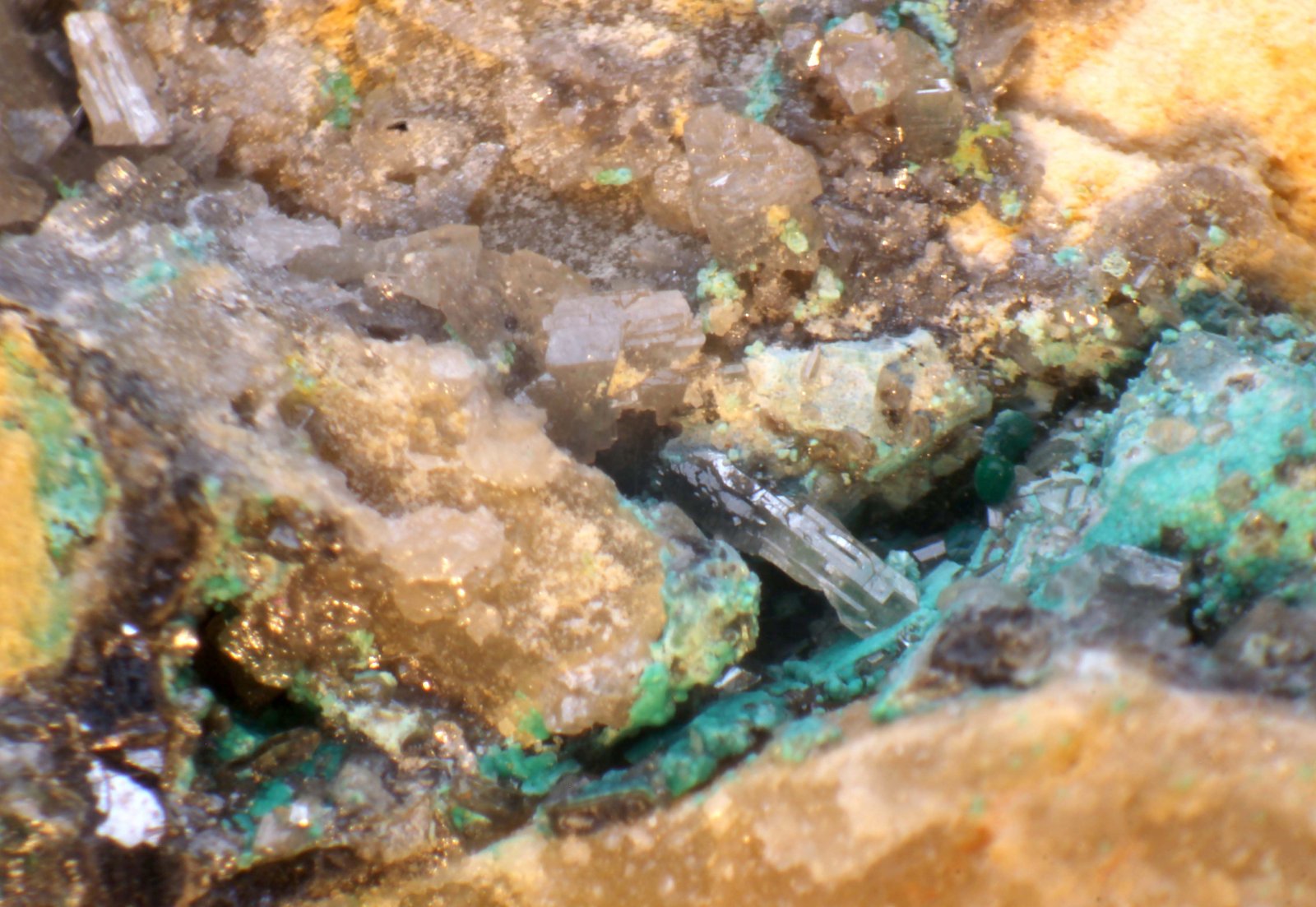 Cerusita
< 1 mm.
(Autor: José Luis Zamora)