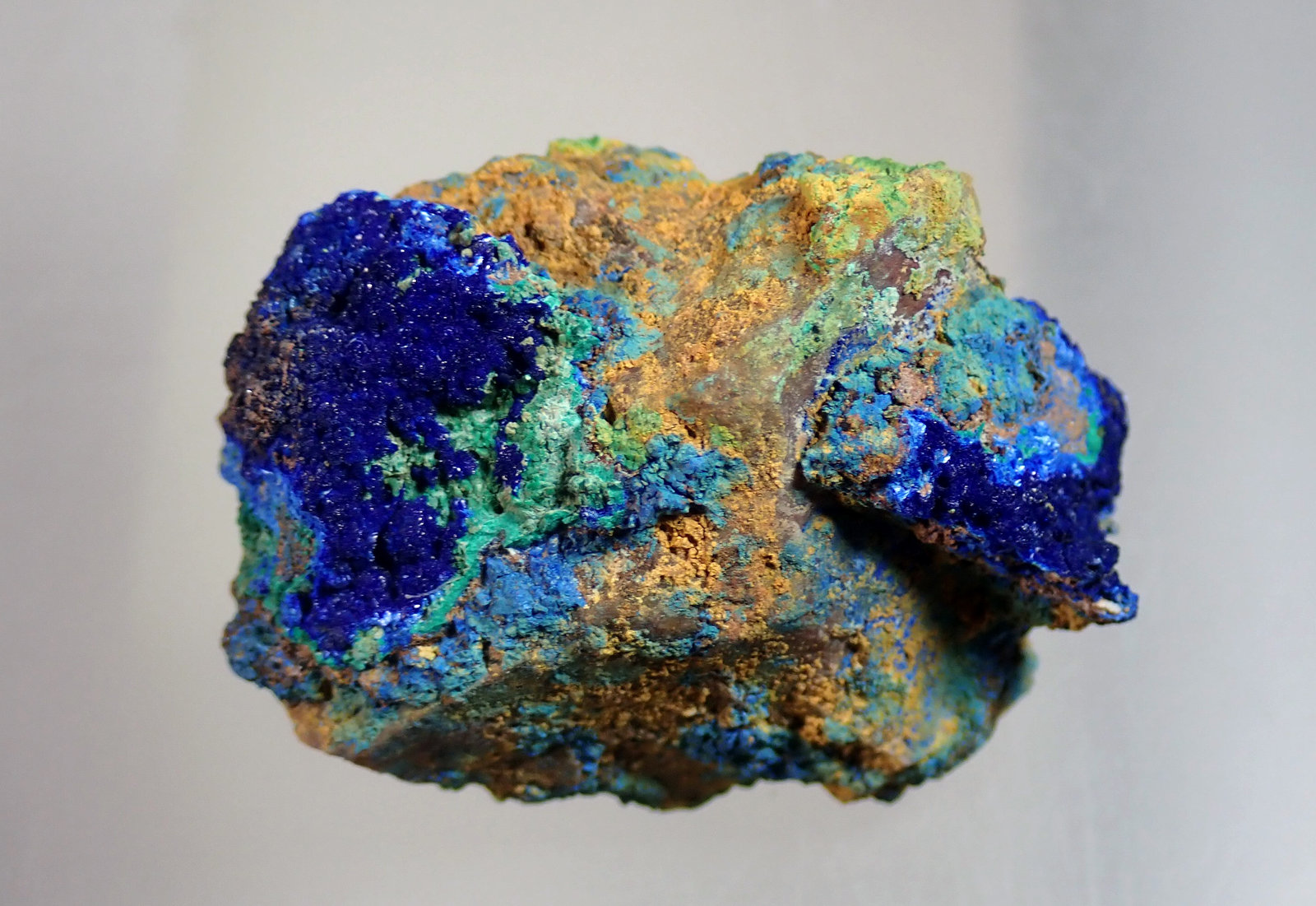 Azurita y Malaquita
Medida: 3,2 x 2,5 x 1,5 cms
(Autor: Joan Martinez Bruguera)