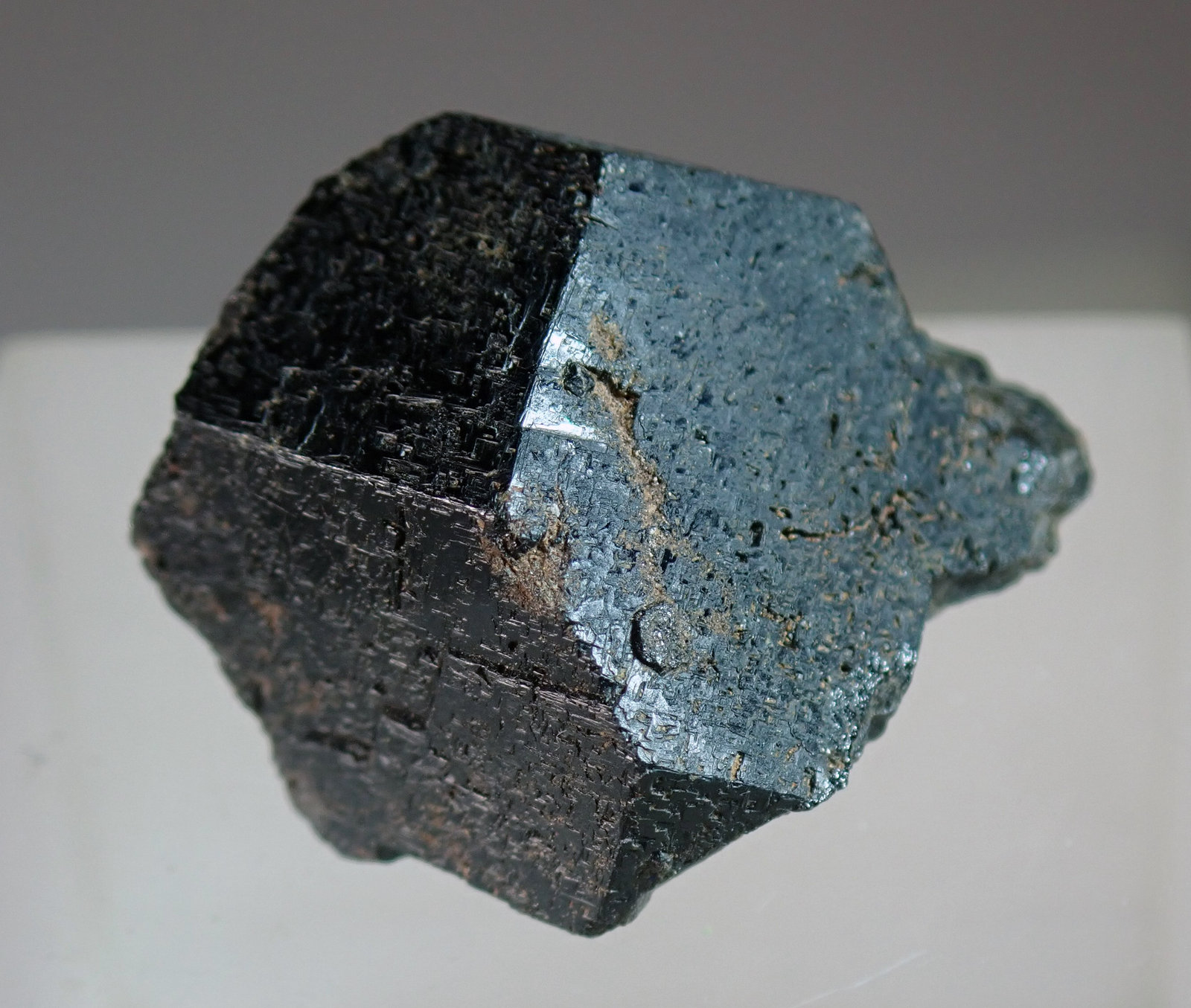Granate
Medida: 2,6 x 2,4 x 1,8 cms
(Autor: Joan Martinez Bruguera)
