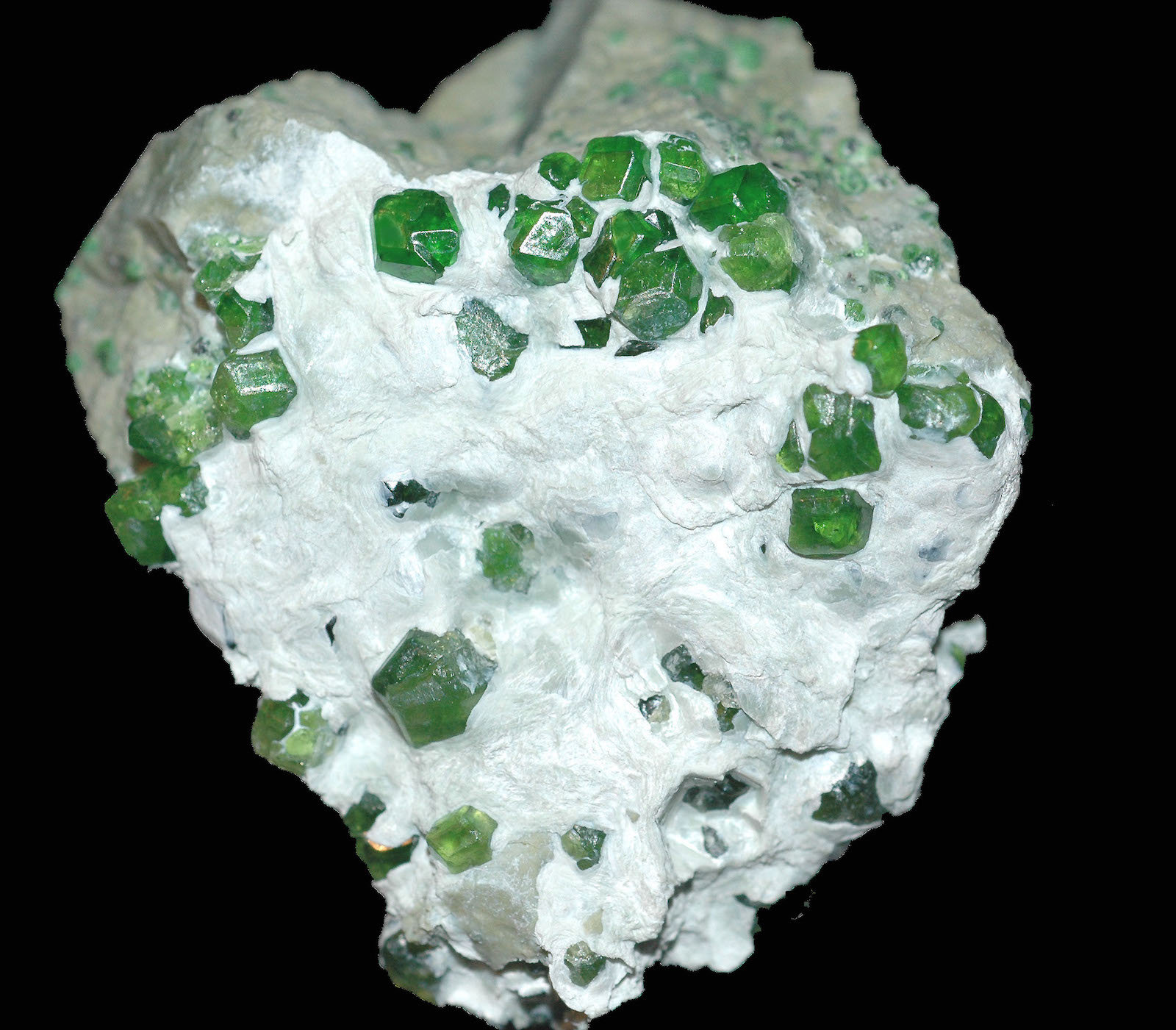 Andradita (variedad demantoide) (Grupo Granate)
4,3 x 3,8 cm.
(Autor: Xavier bordas)