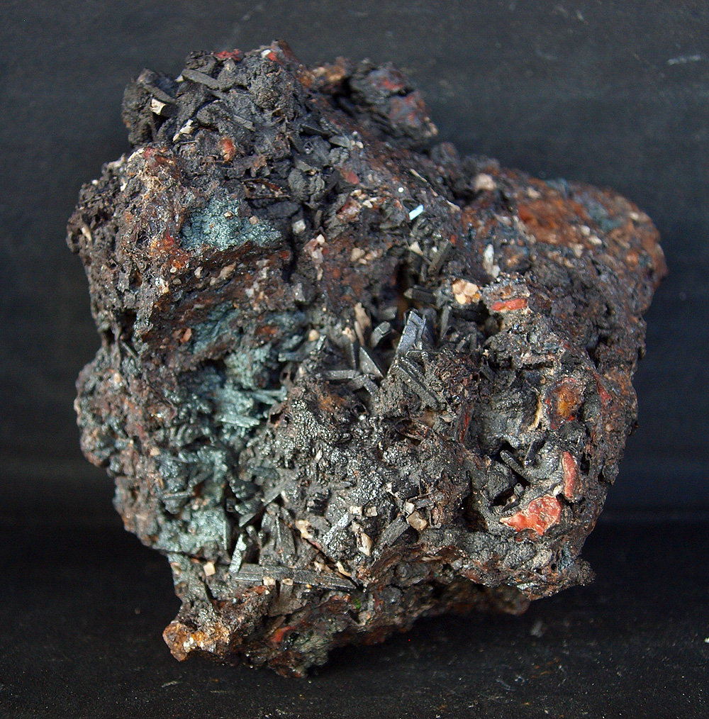 Anglesita recubierta de Goethita
8.5 x 9.5 cm
(Autor: Pedro Antonio)