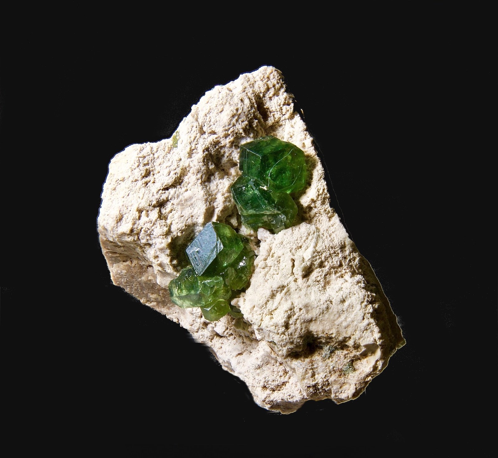 Andradita (variedad demantoide) (Grupo Granate)
5,4 x 4,1 cm.
(Autor: Xavier bordas)