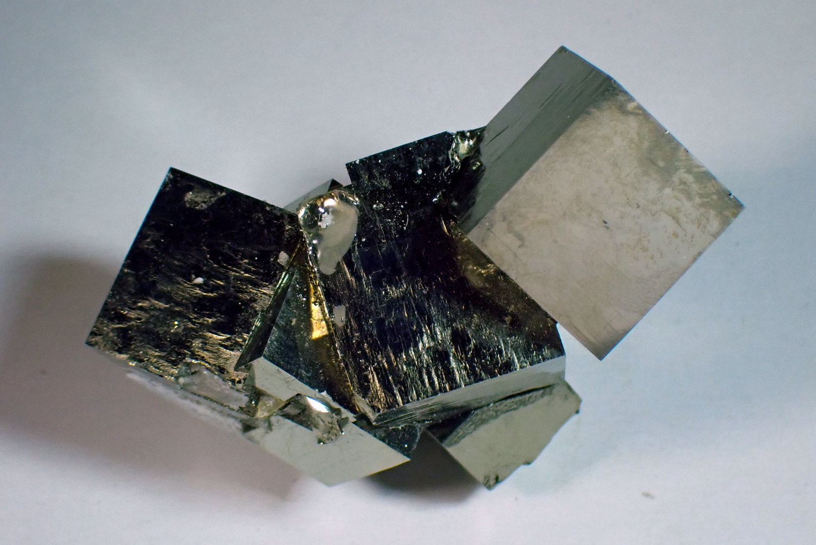 Pirita
Medida: 5,8 x 3,5 x 3,5 cms
(Autor: Joan Martinez Bruguera)