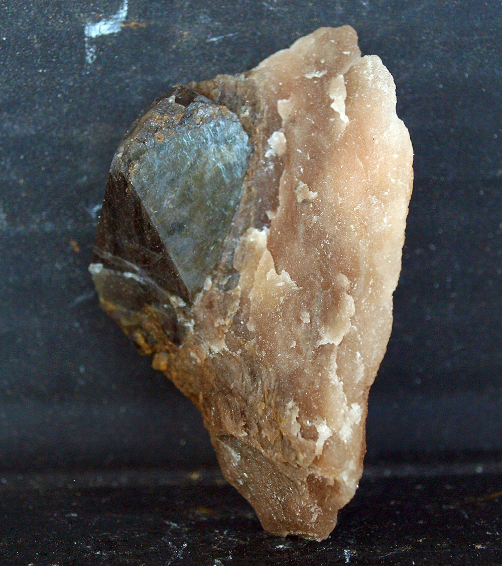 Dolomita (variedad teruelita)
5.5 x 4 cm
(Autor: Pedro Antonio)