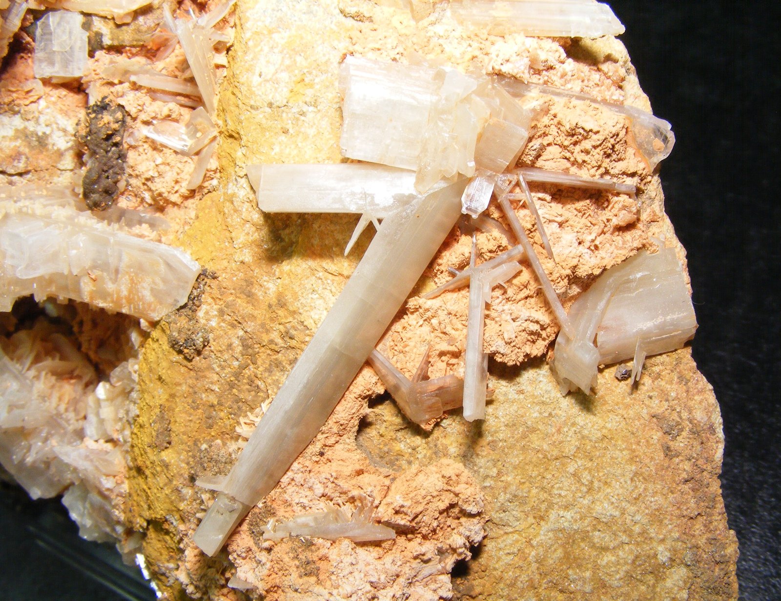 Cerusita
14cm Cristal mayor 3.5cm
(Autor: yowanni)