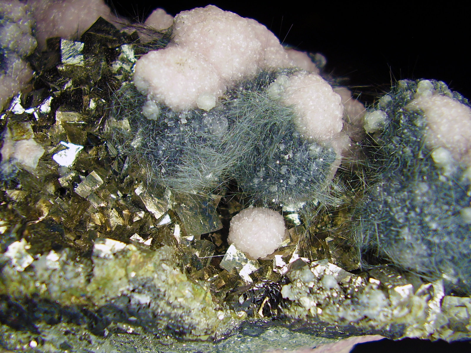 Rodocrosita, Boulangerita, Arsenopirita
11x6´5 cm
(Autor: geoalfon)