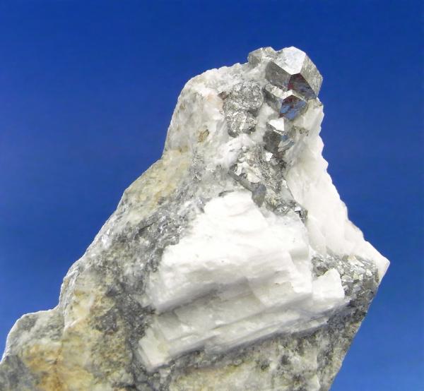 Skutterudita
Pieza: 8x8,7 cm. Cristal: 1x1,2 cm.
(Autor: DAni)