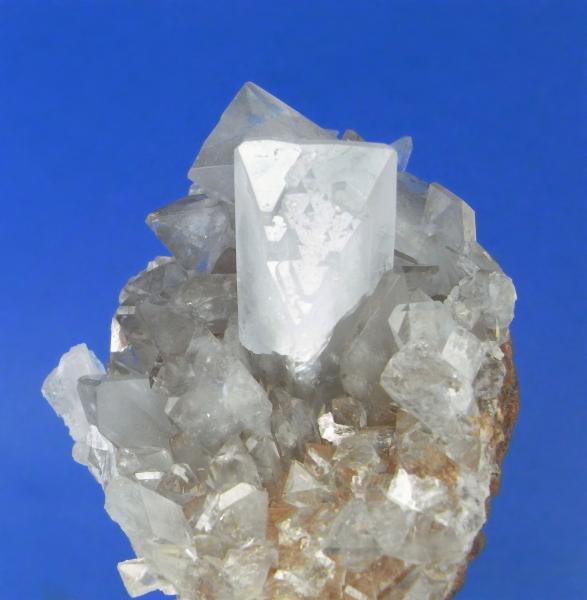 Celestina
Pieza: 6x7 cm. Cristal mayor: 4 cm.
(Autor: DAni)