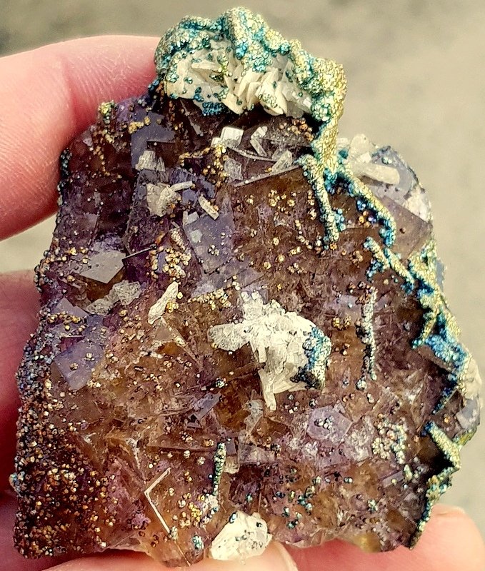 Fluorita, Barita, Pirita
7cm - 6cm
(Autor: ramon ro)