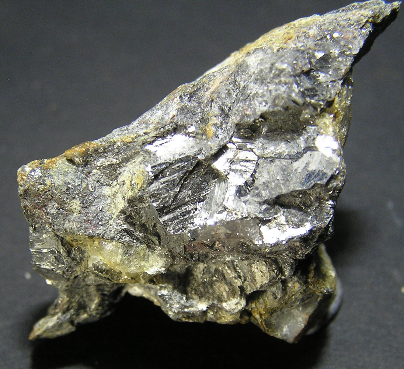 Antimonio
5,2 x 3,1 x 2,9 cm
(Autor: Frederic Varela)