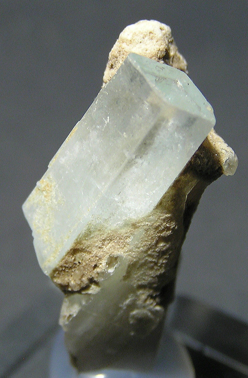 Berilo
2,5 x 1,5 x 1 cm (cristal 1,6 x 0,7 cm)
(Autor: Frederic Varela)