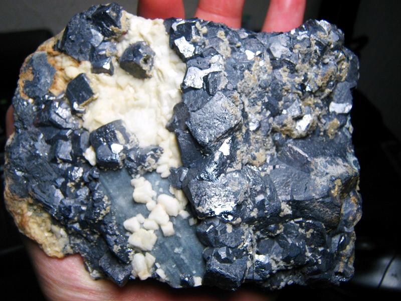 Galena con dolomita
13.5 x 9 cm, cristal mayor 3 cm.
(Autor: mmarte)
