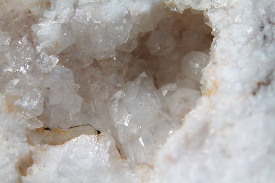 Cuarzo (variedad cristal de roca)
Geoda de 5 cm.
(Autor: Rafael varela olveira)
