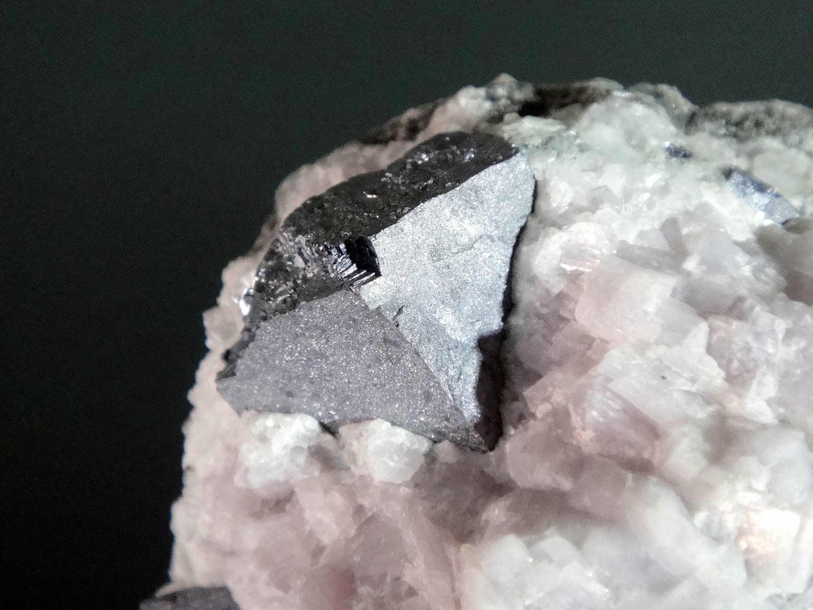 Galena en Calcita
Cristal de 2 cm.
(Autor: Antonio P. López)