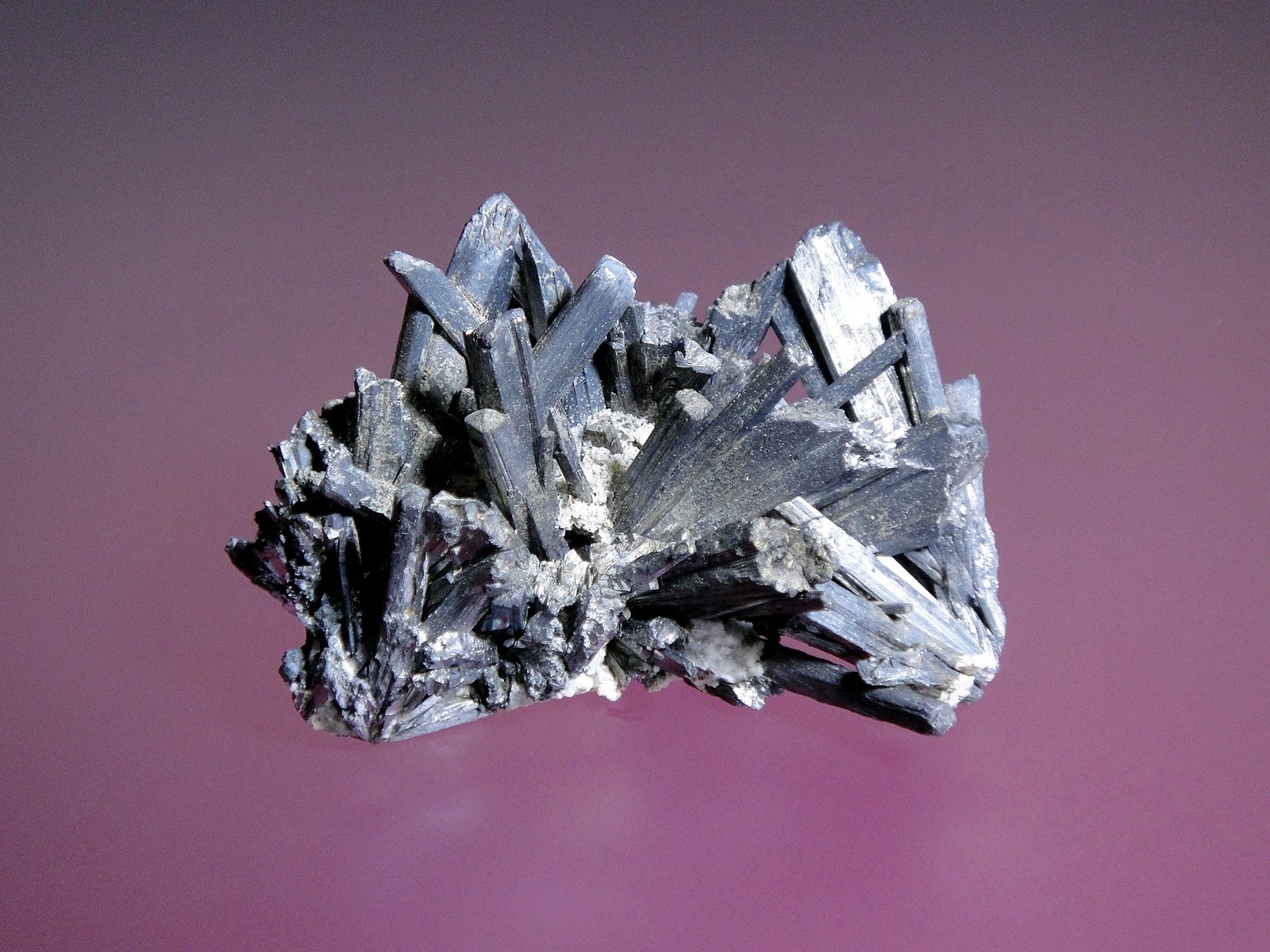Stibnita (Estibina)
5 x 3 cm.
(Autor: Antonio P. López)
