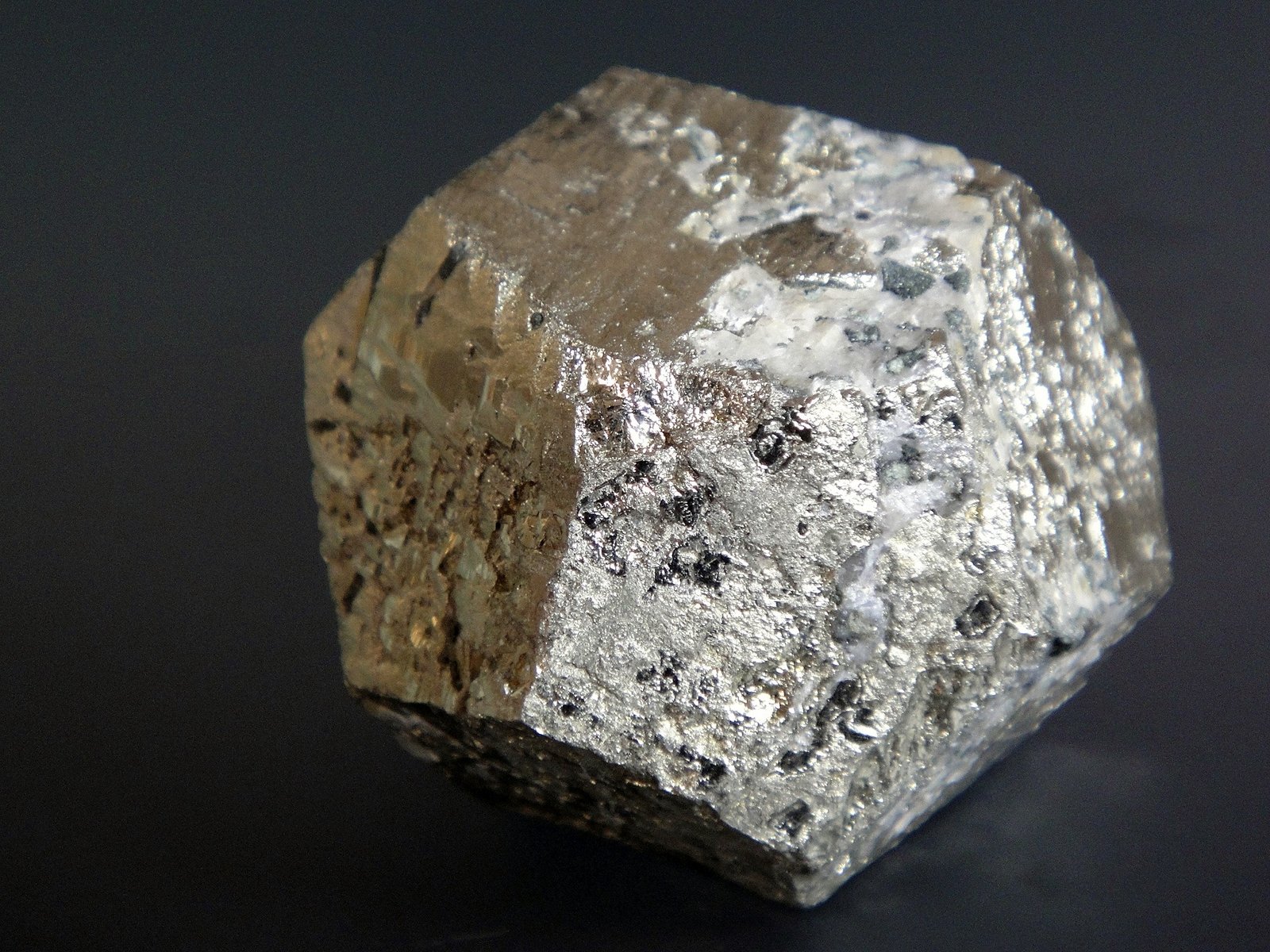Pirita
4 x 4 cm.
(Autor: Antonio P. López)