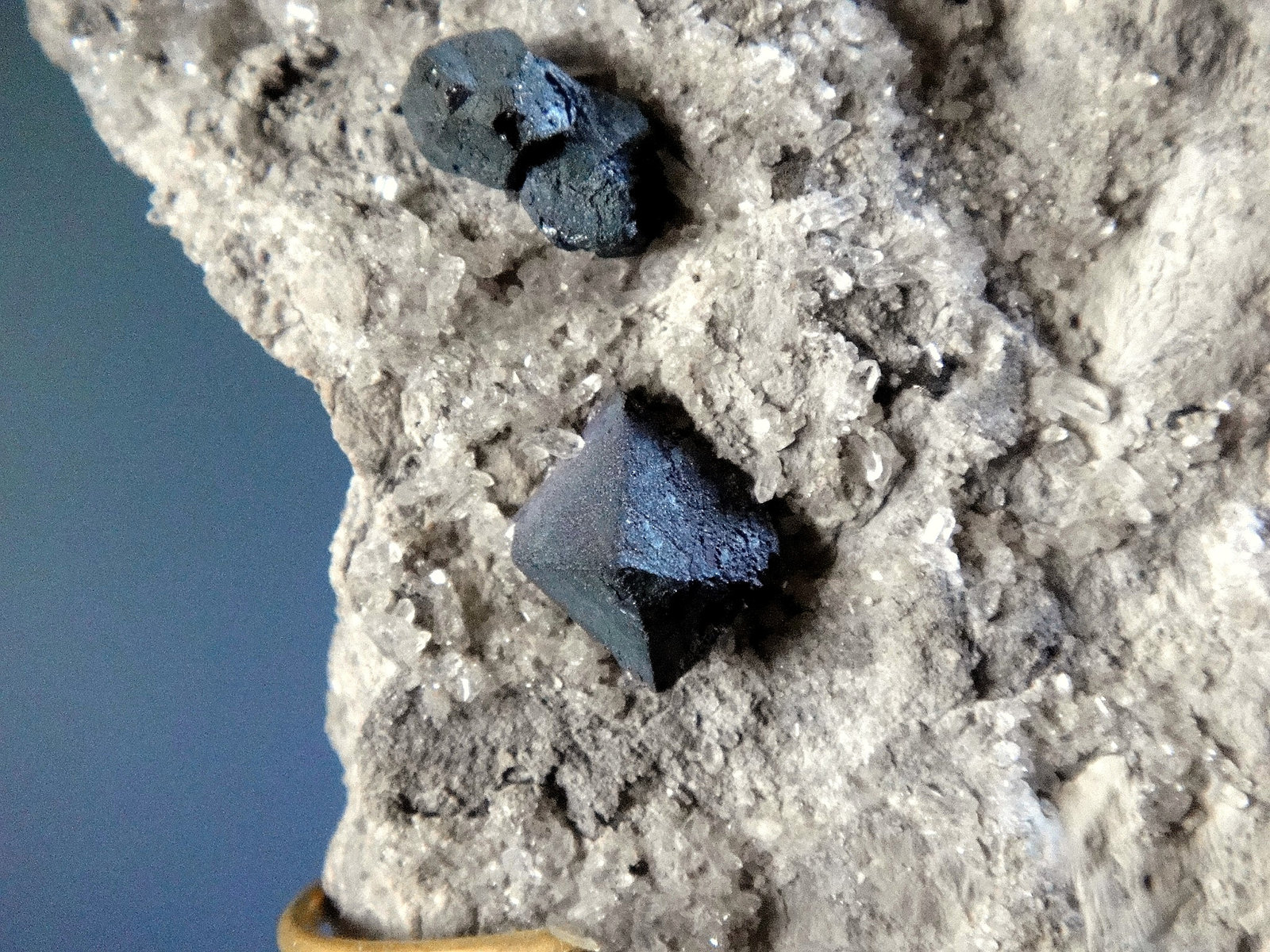 Bornita
Tamaño del cristal principal 0,7 cm.
(Autor: Antonio P. López)