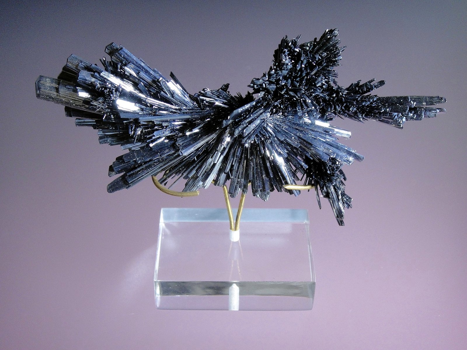 Stibnita (Estibina)
9 x 6 cm.
(Autor: Antonio P. López)