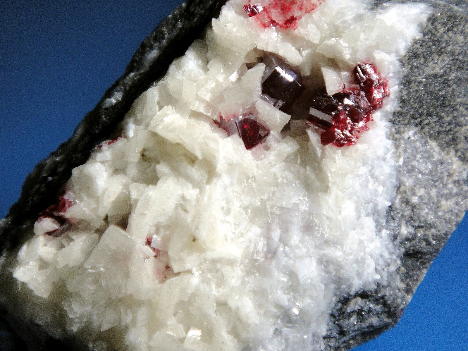 Cinabrio, Dolomita
8 x 5 cm.
(Autor: Antonio P. López)