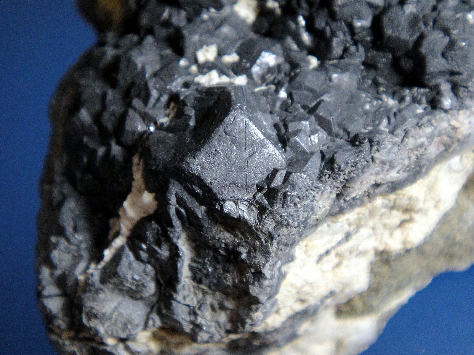 Galena
Cristal central 10 mm.
(Autor: Antonio P. López)