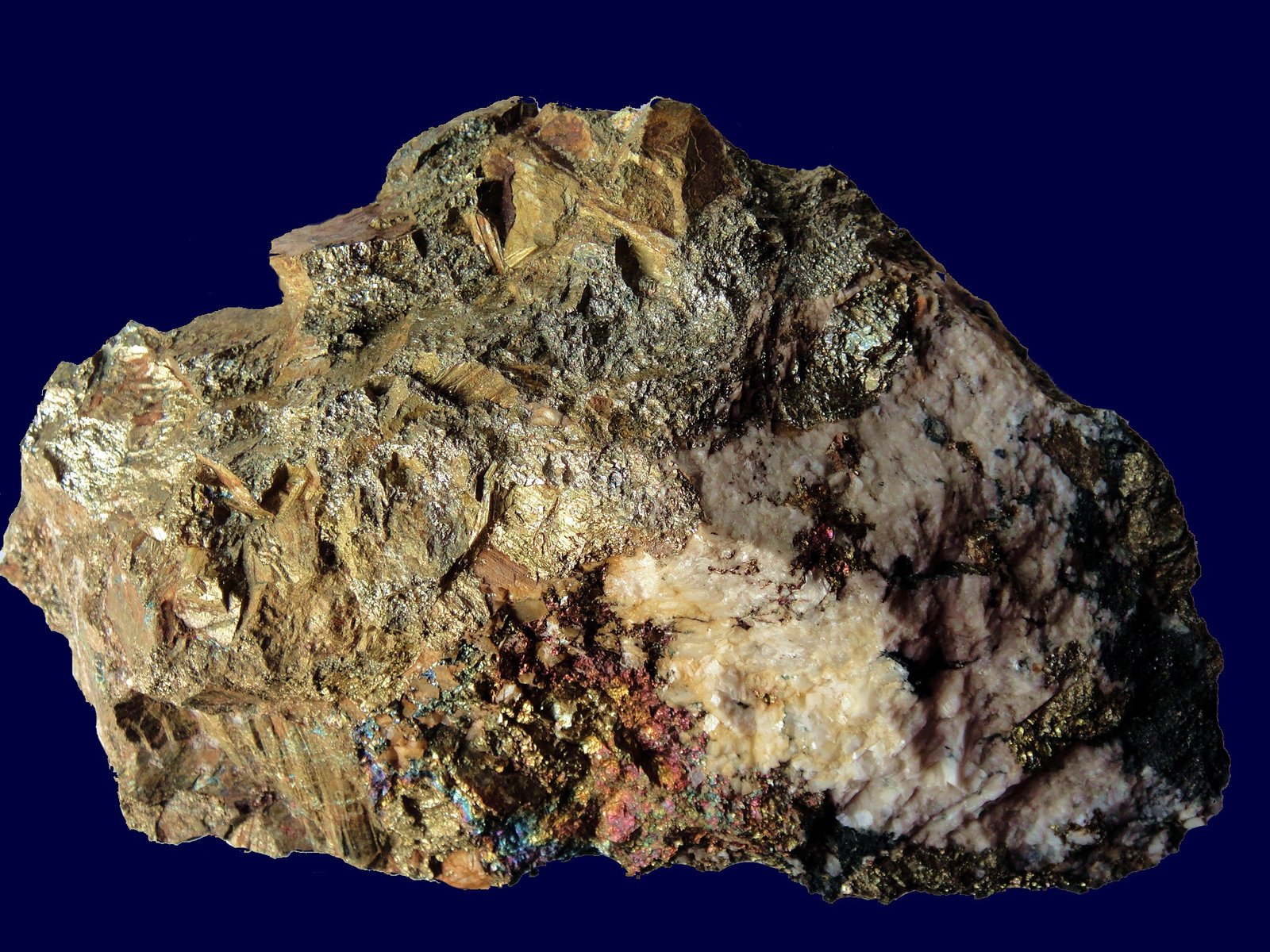 Pirita, Calcopirita, Cuarzo
21 x 13 cm.
(Autor: Antonio P. López)