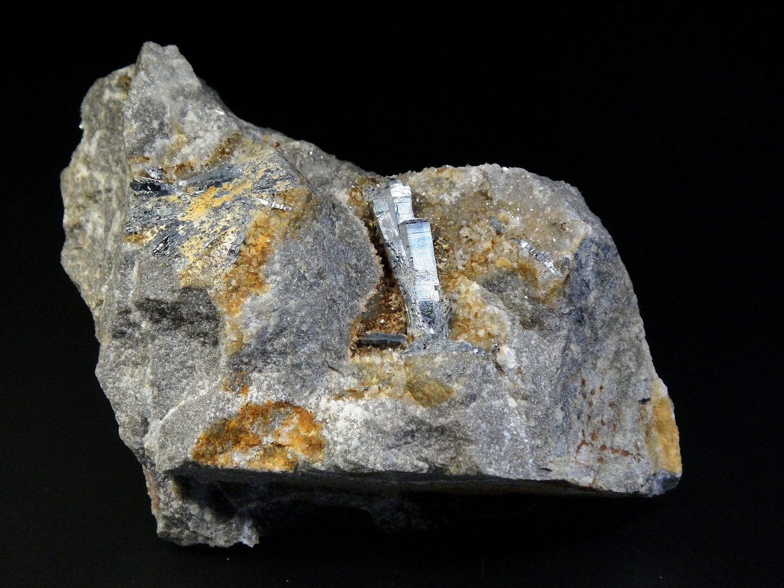 Stibnita (Estibina)
8 x 5 cm.
(Autor: Antonio P. López)
