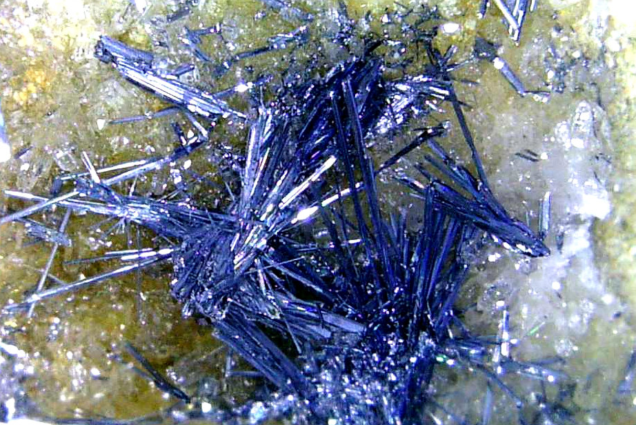 Stibnita (Estibina)
Campo de visión 10 mm.
(Autor: Antonio P. López)