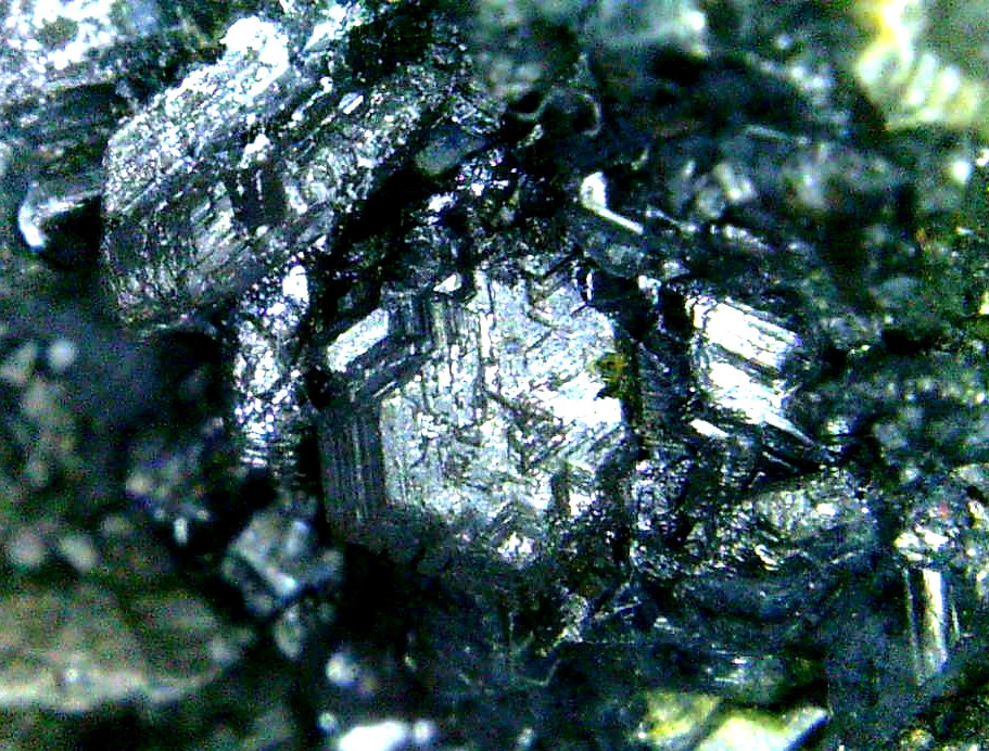 Chalcocita (Calcosina)
Cristal de 5 mm.
(Autor: Antonio P. López)