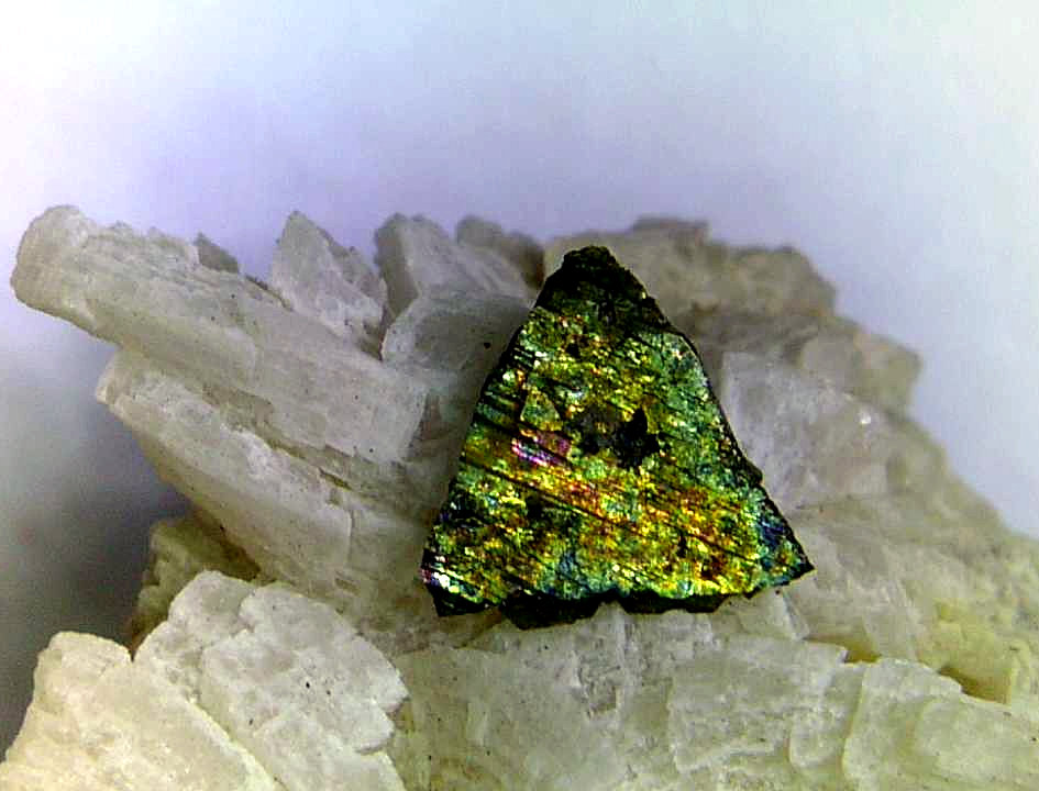 Calcopirita y Dolomita
Cristal de 5 mm.
(Autor: Antonio P. López)