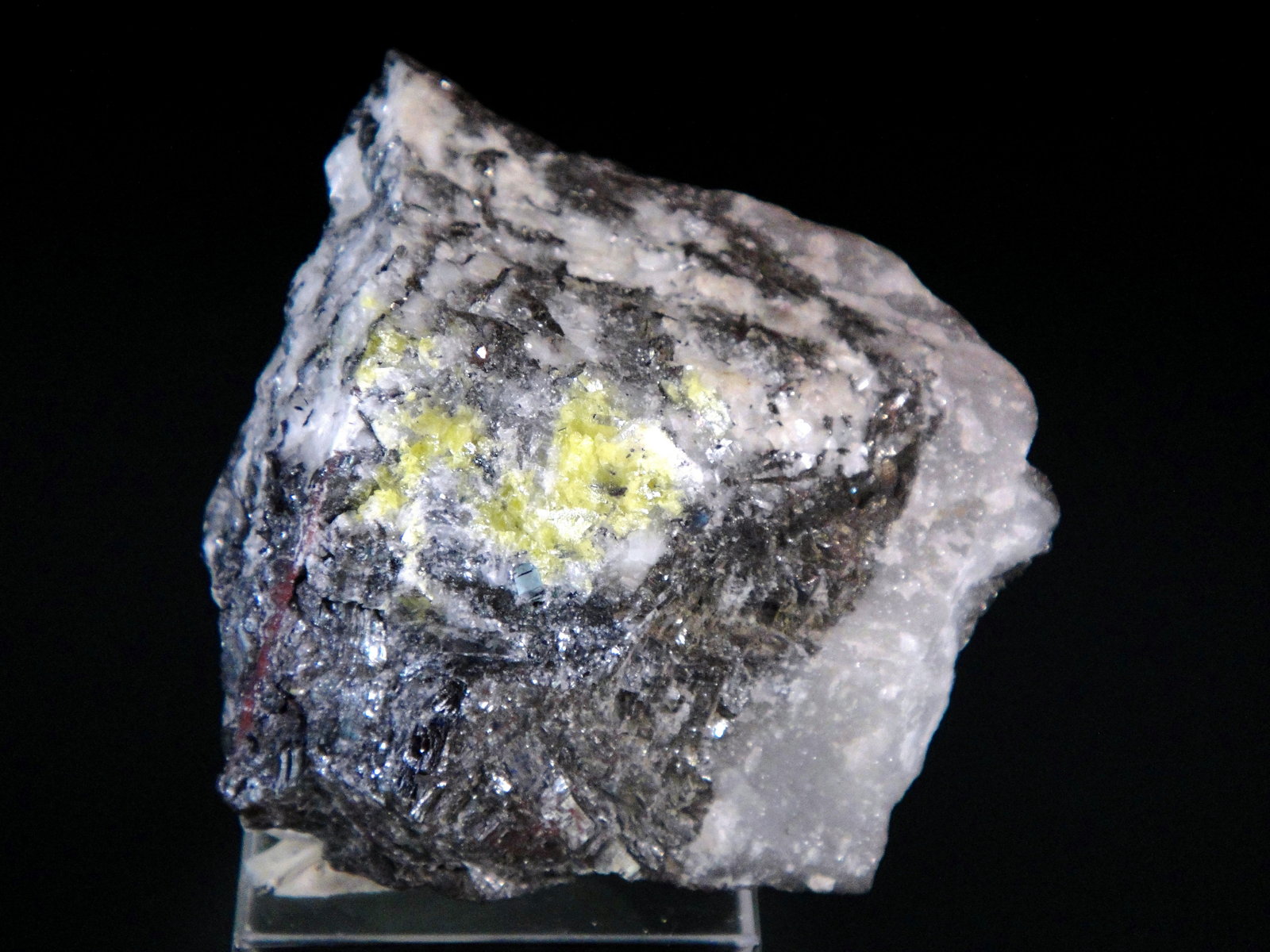Livingstonita, Azufre
5 x 4 cm.
(Autor: Antonio P. López)