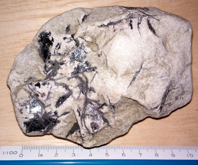 Hematites (variedad especularita "mica de hierro")
120 x 70 x 35 mm
(Autor: José María Tortajada)